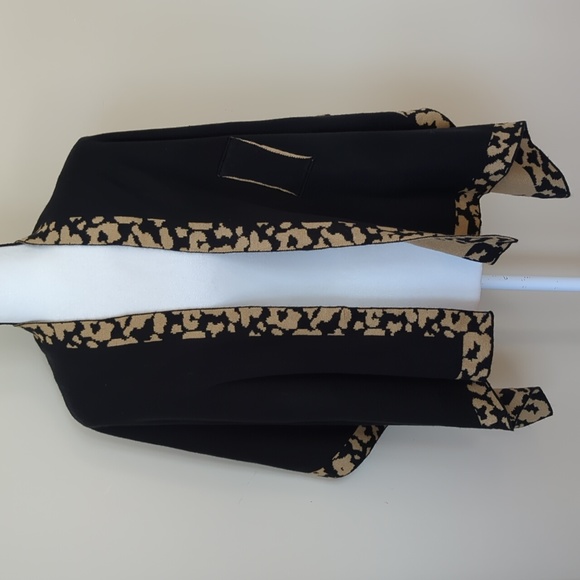 Top it Off Acrylic Shoulder Keyhole Shawl Wrap O/S Black Tan Brown - Picture 2 of 15